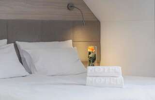 Отель Hotel Barlinek Барлинек Двухместный номер с 1 кроватью или 2 отдельными кроватями и террасой-3
